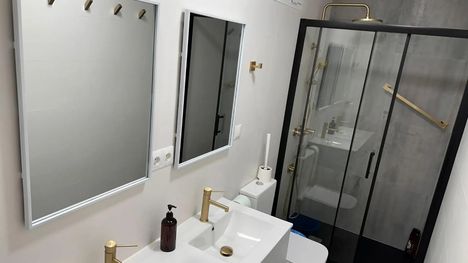 Marmoles Con 5 Puntos Apartment Malaga